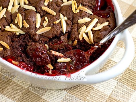 Cracker Barrel Cherry Chocolate Cobbler Cracker Barrel Recipes, Cobbler Easy, Chocolate Cobbler, Honey Baked Ham, Cake Mug, Cherry Chocolate, Cherry Desserts, Baking With Honey, Copykat Recipes