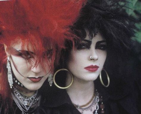 Candid Snapshots of ’80s Punk Culture Through an Amazing Instagram Account ~ vintage everyday 80’s Punk, Punk 80s, Punk Mode, Traditional Goth, 80s Goth, 80s Punk, Punk Makeup, Punk Culture, Goth Vintage