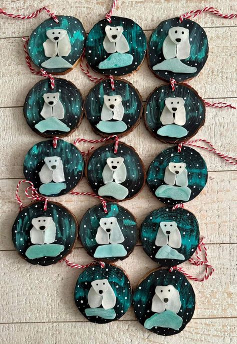 Sea Glass Snowman Ornaments, Sea Glass Ornaments Diy, Seagrass Art, Seaglass Ornaments, Sea Glass Christmas Ornaments, Seaglass Art Ideas, Wood Slice Ornament Ideas, Ocean Ornaments, Sea Glass Ornaments