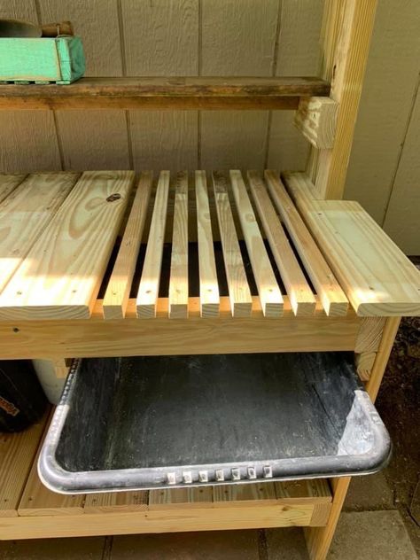 Rustic Potting Bench Ideas Diy, Outdoor Seedling Station, Planter Table Outdoor, Potting Area Ideas Spaces, Potting Station Ideas, Planting Station Potting Tables, Potting Station Diy, Garden Potting Station, Greenhouse Interior Ideas