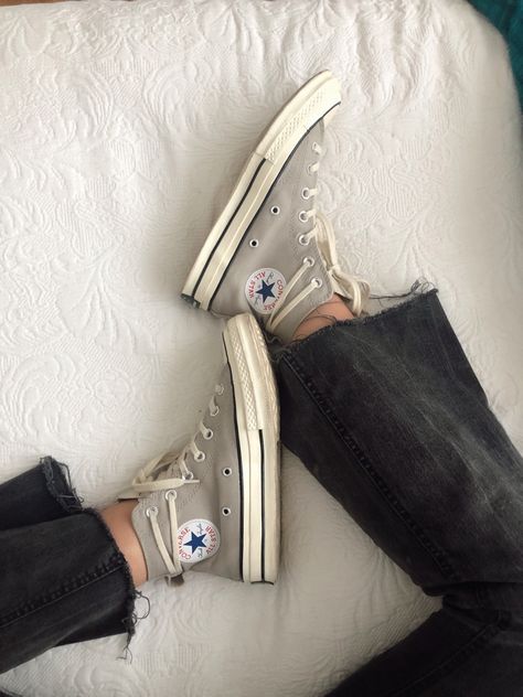 Grey Converse Outfits, Grey Converse Outfit, Chuck 70 Outfit, Cool Converse, White Converse Outfits, Converse Chuck Taylor 70, Converse Aesthetic, Chuck Taylor 70, Converse Outfits