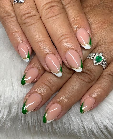 Green French tip nails are a fresh and modern alternative to the classic manicure that’s been around for ages, and allows you to make this simple look more personal and eye-catching. French Tip With Green Accent, Green And White French Tip Nails, Almond Nails Sage Green, Green French Tip Nails Coffin, Nails Sage Green, French Tip Nails Coffin, Green French Tip Nails, Moms Nails, White French Tip Nails