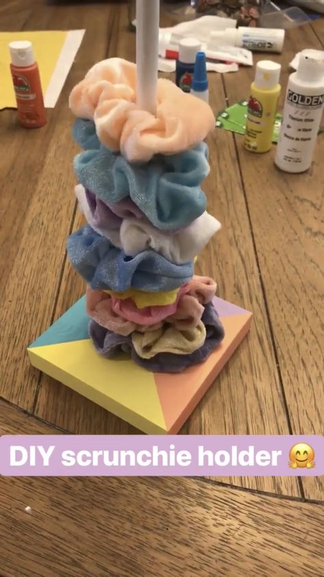 Scrunchie Holder Diy, Diy Scrunchie Holder, Vendor Display Ideas, Scrunchie Holder, Hair Ties Tutorial, Diy Scrunchie, Hair Bands Diy, Create Kids Couture, How To Make Scrunchies