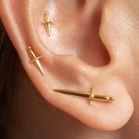 Gold Dangle Metal Piercings, Edgy Dangle Cartilage Earring, Dagger Jewelry, Sui Daga Earrings Gold, Dagger Earring, Second Lobe Piercing, Mini Dagger Earrings, Dagger Earrings Regalrose Jewellery, Gold Cartilage Earrings