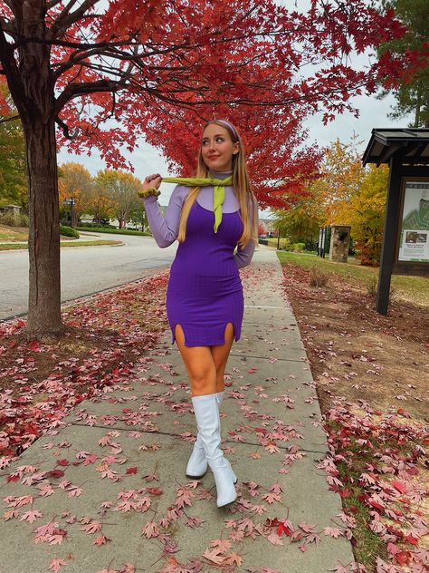 Daphne Scooby Doo Halloween Costume, Purple Costumes Ideas, Daphne Costume Plus Size, Purple Dress Halloween Costume Ideas, Daphne Costume With Jeans, Plus Size Daphne Costume, Daphne Costume Black Women, Daphne Costume Halloween, Daphne Diy Costume