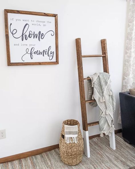 Make A Blanket Ladder, Make A Blanket, Quilt Ladder, Farmhouse Blankets, Diy Blanket, Diy Ladder, Diy Blanket Ladder, Blanket Ladder, A Ladder