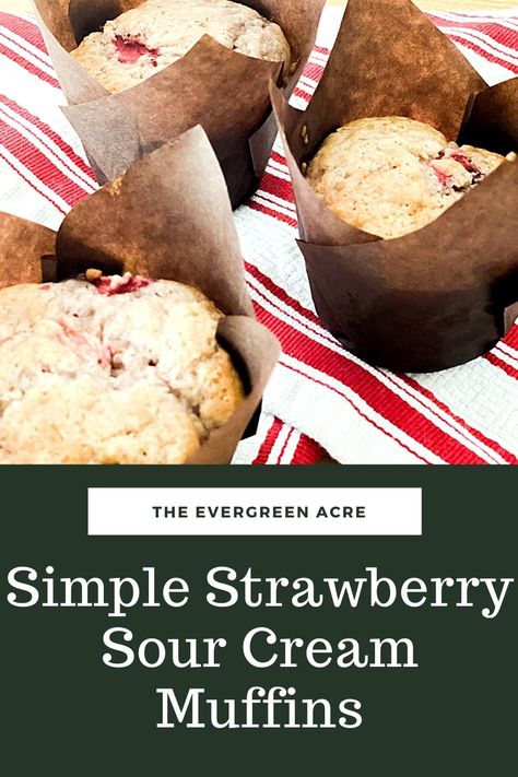 Strawberry sour cream muffins Strawberries And Cream Muffins, Strawberry Sour Cream Muffins, Homestyle Recipes, Sour Cream Muffins, Strawberry Muffin Recipes, Fruit Muffins, Strawberry Muffins, Cream Cheese Muffins, Homemade Muffins