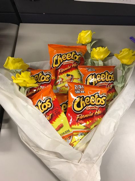 Hot Cheetos bouquet Hot Cheetos Bouquet Gift Ideas, Hot Cheetos And Takis Snacks, Hot Cheetos Bouquet, Hot Chips Aesthetic, Chips Bouquet, Hot Cheetos Aesthetic, Candy Messages, Cheetos Crunchy, Hot Snacks