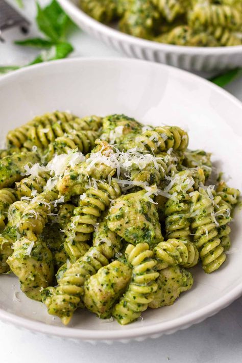 Chicken Pesto Pasta! This creamy chicken pesto pasta is so comforting and packed with fresh basil pesto flavors. The chicken is seasoned and so tender. It's the perfect weeknight dinner. Chicken Pesto Pasta Recipes, Pesto Chicken Pasta Salad, Pesto Chicken Spaghetti, Creamy Chicken Pesto Pasta, Best Chicken Seasoning, Chicken Artichoke Pasta, Pesto Pasta Recipes Chicken, Fresh Basil Pesto, Creamy Pesto Chicken Pasta