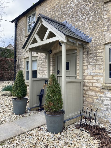 Front Porch Extension With Toilet, Inexpensive Porch Ideas, Front Porch Alcove Ideas, Small House Porch Ideas, Wooden Porch Design, Cottage Awning, English Cottage Porch, Cottage Doors Front Entrance, Wooden Porch Ideas