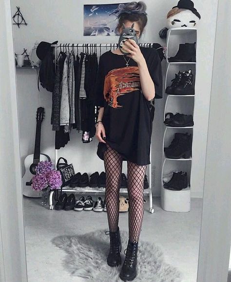 Cute Punk Outfits, Fish Net Tights Outfit, Goth Outfit, Hipster Outfits, Fishnet Tights, Punk Outfits, Looks Black, Tights Outfit, Mode Inspo