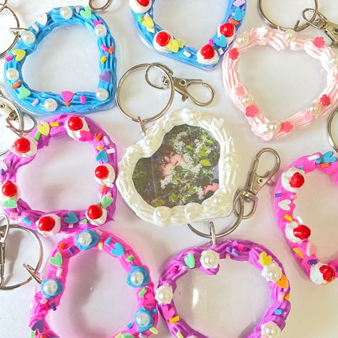 Cream Glue Keychain, Guka Keychain, Decoden Keychain, Freebies Ideas, Decoden Diy, Cream Glue, Diy Cream, Easy Perler Beads Ideas, Merch Ideas