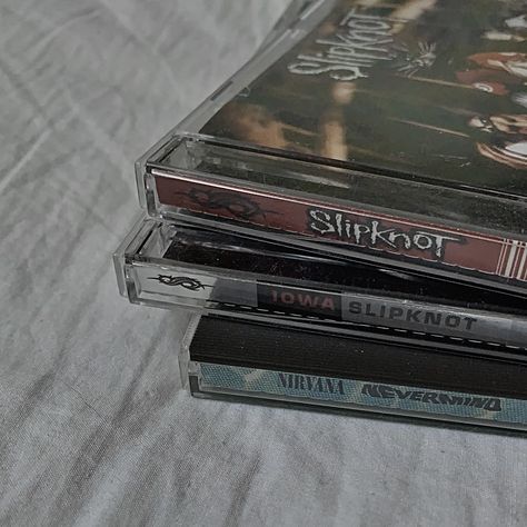 slipknot nirvana metal grunge cd aesthetic icon Cd Aesthetic Icon, 2007 Aesthetic, Women At Work, Cd Aesthetic, Grunge Pictures, Rock Aesthetic, High Iq, Dark Grunge, Rock Punk