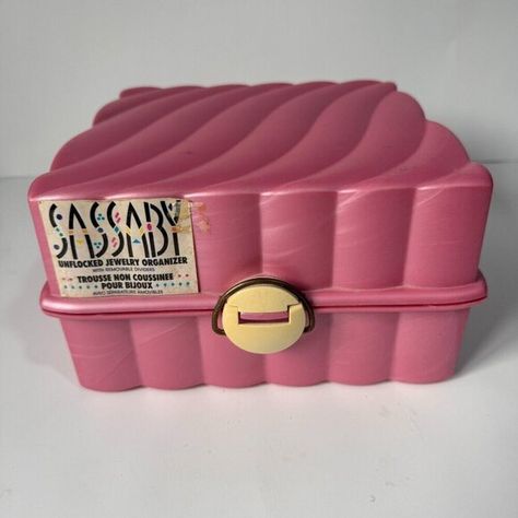 Vintage Sassaby makeup  case, pink Caboodles style travel cosmetics organizer Caboodles Makeup Cases, Makeup Caboodle, Cosmetics Organizer, Accessories Crafts, Cosmetic Organizer, Style Travel, Makeup Case, Jewelry Organization, Makeup