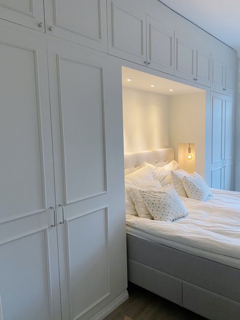 Small Garderobe Room, Bedroom Mdf Design, Bedroom Garderobe, Built In Bedroom Cabinets Around Bed, Wardrobe Sofa, Bedroom Built Ins, Small Bedroom Interior, Bedroom Built In Wardrobe, Small Room Design Bedroom