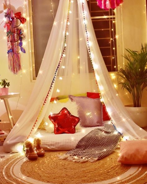 Tent Date Ideas, Bday Tent Ideas, Tent Decorating Ideas Birthday At Home, Diy Canopy Tent Bedroom, Tent Bday Decoration, Canopy Tent Decorations Birthday Parties, Birthday Tent Ideas, Tent At Home Diy, Canopy Birthday Decoration At Home