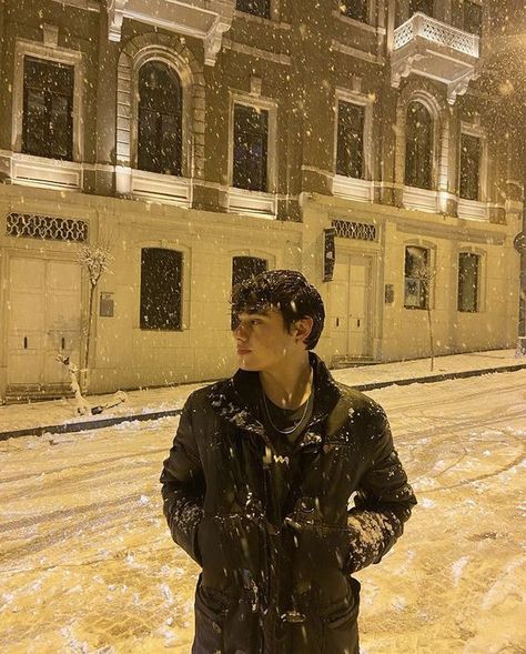 kenan Snow Outfit Men, Downtown Boy, Snow Night, Magsafe Wallet, Adventure Car, Portrait Reference, Night Circus, Travel Pictures Poses, Winter Street