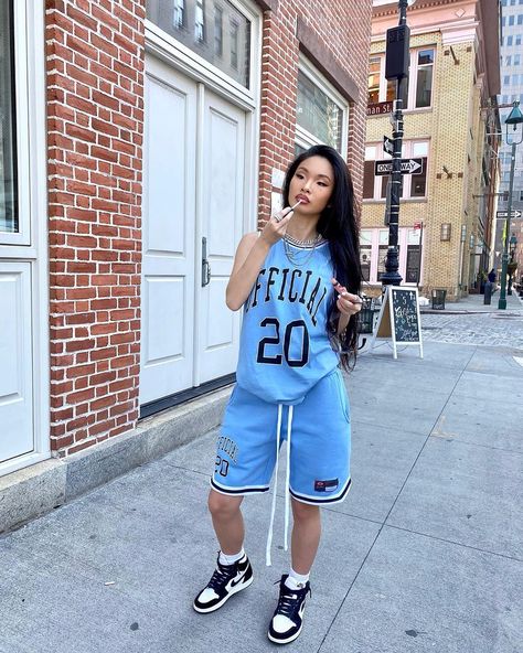 13.3k Likes, 121 Comments - Jenny Lin (@jennylinnnn) on Instagram: “always on chill 🦋 @boohoomanofficial” Jenny Lin, Sporty Casual Outfits, Basket Girl, Tomboyish Outfits, Basketball Game Outfit, Looks Hip Hop, Nba Outfit, Shorts Outfits Women, Basketball Clothes