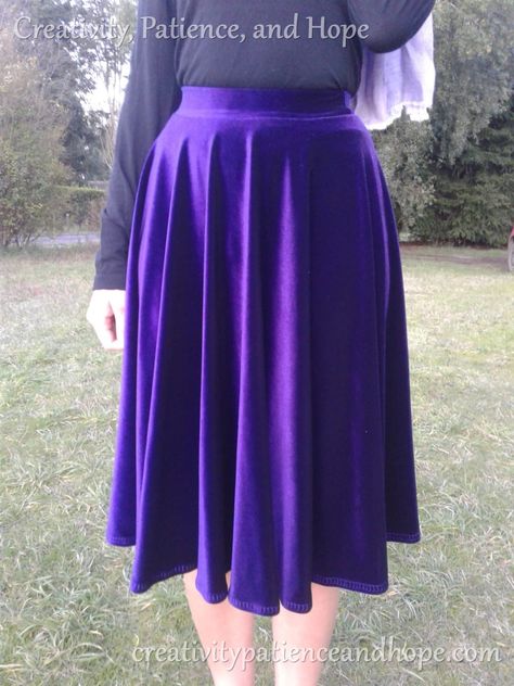 Purple Circle Skirt, Velvet Skirt Pattern, Skirt Template, Velvet Circle Skirt, Girls Skirt Patterns, Circle Skirts, Twirly Skirt, Skirt Tutorial, Diy Skirt