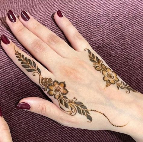 Simple Henna Design, Arabic Mehandi, Party Henna, Mehedi Design, Simple Mehndi Design, Finger Henna Designs, Henna Tattoo Designs Hand, Beginner Henna Designs, Latest Henna Designs