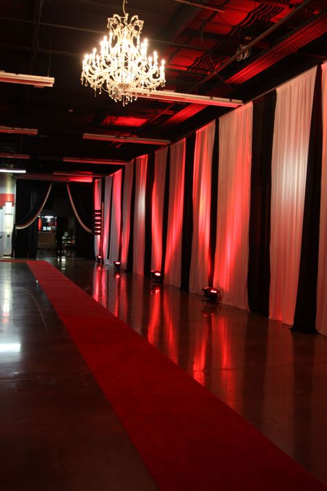 Prom Decorations Red Carpet, Timeless Party Decor, Maskerade Prom Theme, Red Carpet Awards Party, Red And White Event Decor, Black Tie Event Photo Booth, Red Carpet Themed Wedding, Red Carpet Gala Decorations, Red Carpet Design Ideas