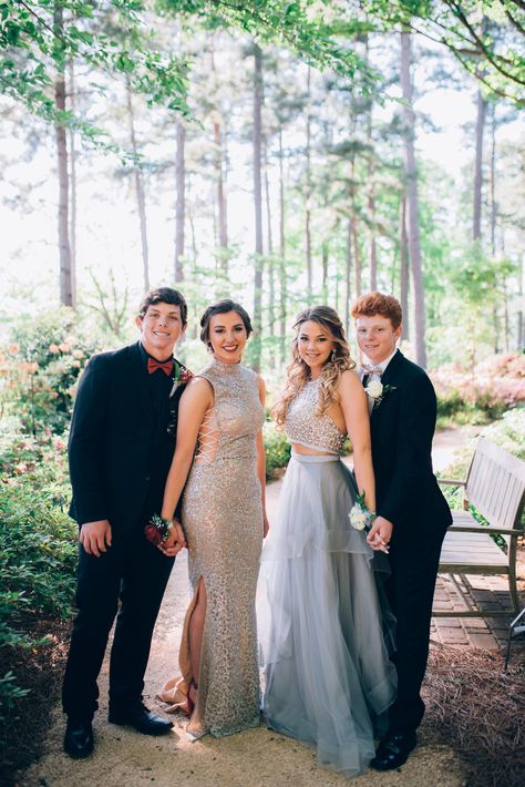 Outdoor Prom Pictures Group, Sibling Prom Pictures, Prom Picture Ideas For Friends Group Poses Couple, Formal Pictures With Friends Photo Ideas Group Poses, Prom Poses Group Of 4, Group Prom Photo Ideas, Prom Family Pictures, Group Of 4 Prom Pictures, Homecoming Photoshoot Group