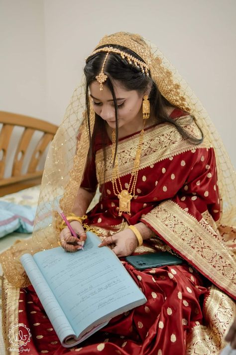 Nikah Poses, Engagement Saree Look, Nepali Wedding, Red Saree Wedding, Wedding Dresses Muslim, Red Bride, South Wedding, Unknown Person, Blogger Poses