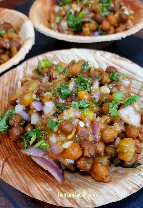 Aloo Chana chaat is a healthy and delicious Indian snack. It is very popular as a street food but can be easily made at home Aloo Chaat Recipe Street Food, Indian Chaat Party Ideas, Aloo Chana Chaat Recipe, Chaat Recipe Street Food, Aloo Chaat Recipe, Chaat Indian, Chana Chat, Aloo Chana, Chana Chaat Recipe