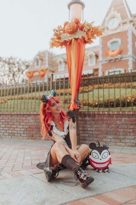 Halloween Outfits For Disneyland, Gothic Disney Outfit, Nightmare Before Christmas Disneybound, Disneyland Halloween Aesthetic, Nightmare Before Christmas Outfits, Disney Halloween Aesthetic, Disneyland Halloween Outfit, Halloween Disney Outfits, Halloween Outfits Ideas