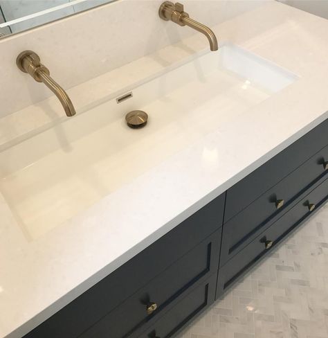 Dreaming of double sinks but limited on space? The trough sink is the perfect modern solution 👌🏻#projectelsfield #customvanity #washstand… Trough Sink Bathroom Double, Double Trough Sink, Trough Sink Bathroom, Large Bathroom Sink, Modern Kids Bathroom, Small Bathroom Inspiration, Rectangular Sink Bathroom, Double Sinks, Trough Sink