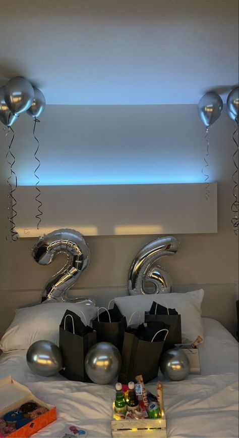 Birthday Deco In Hotel Room, Birthday Inspo For Boyfriend, Birthday Party Decorations For Boyfriend, Birthday Decorations At Hotel, Hotel Birthday Parties For Men, Hotel Birthday For Boyfriend, Happy Birthday Hotel Room Decor For Him, Simple Hotel Room Birthday Decor, Boyfriend 22 Birthday Ideas