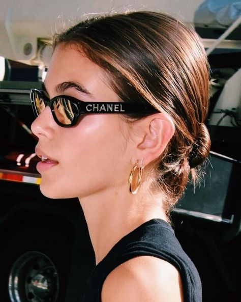 Sunglasses For Your Face Shape, Gear Logo, Chanel Logo, Stylish Glasses, Trendy Sunglasses, Kaia Gerber, Chanel Sunglasses, Rectangle Sunglasses, Designer Sunglasses