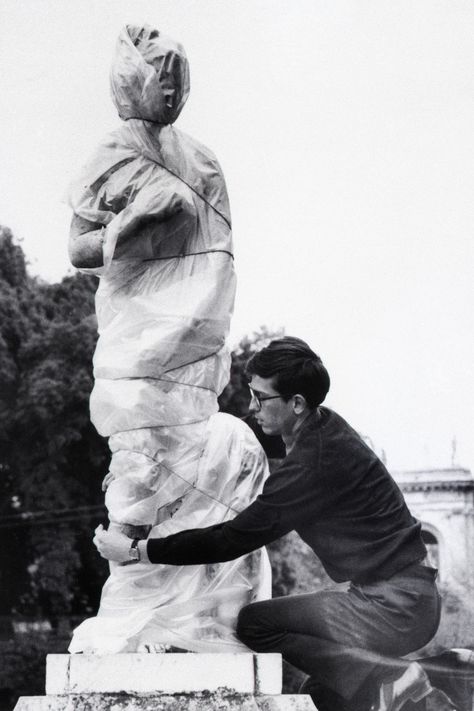 What Fashion Can Learn from Christo and Jeanne-Claude’s L’Arc de Triomphe, Wrapped | Vogue Villa Borghese Rome, Christo And Jeanne Claude, Jeanne Claude, Madame Gres, Villa Borghese, Richard Quinn, Studio Visit, Hayao Miyazaki, Sculpture Installation