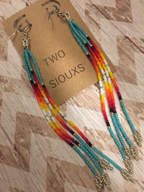 Cool Beaded Earrings, Seed Bead Patterns Free Native Americans, Easy Seed Bead Earrings Tutorial, Beaded Earrings Native Patterns, Native Beaded Jewelry, Beaded Earring Ideas, Navajo Beadwork, Beaded Earrings Ideas, Seed Bead Earrings Patterns