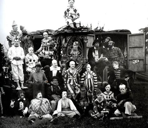 I don't know why people are so afraid of clowns... these guys seem nice enough... Clown Film, Vintage Bizarre, Vintage Circus Photos, Cirque Vintage, Old Circus, Circus Sideshow, Circus Acts, Creepy Vintage, Circus Performers