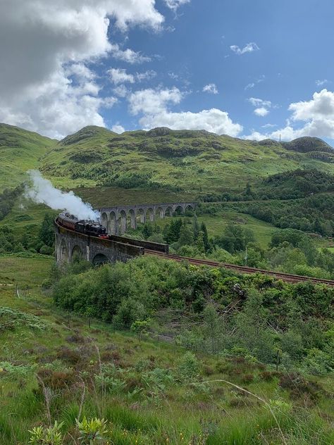 Harry potter train < 3 Harry Potter Train Scotland, Harry Potter Scotland, Harry Potter Train, Harry Potter Castle, Dream Vacations, Edinburgh, Scotland, Harry Potter, Train