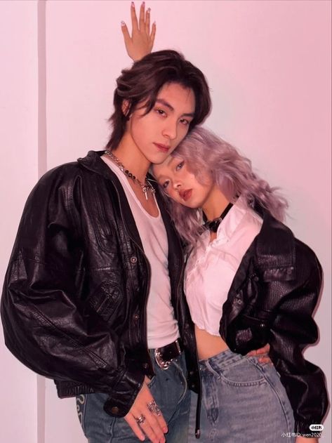 Couple Poses Drawing, Couple Poses Reference, People Poses, Cute Couple Outfits, Body Reference Poses, Taehyung Jungkook, Standing Poses, Human Poses Reference, Korean Couple