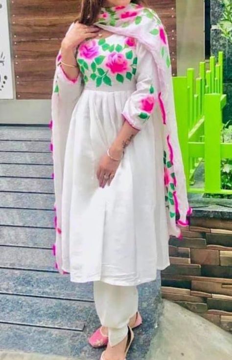 Paint Suit Design For Women, Hand Paint Dress, Frock Designs For Women, New Style Suits, Simple Indian Suits, Cotton Suit Designs, Printed Kurti Designs, Punjabi Suits Designer Boutique, Punjabi Suits Designer