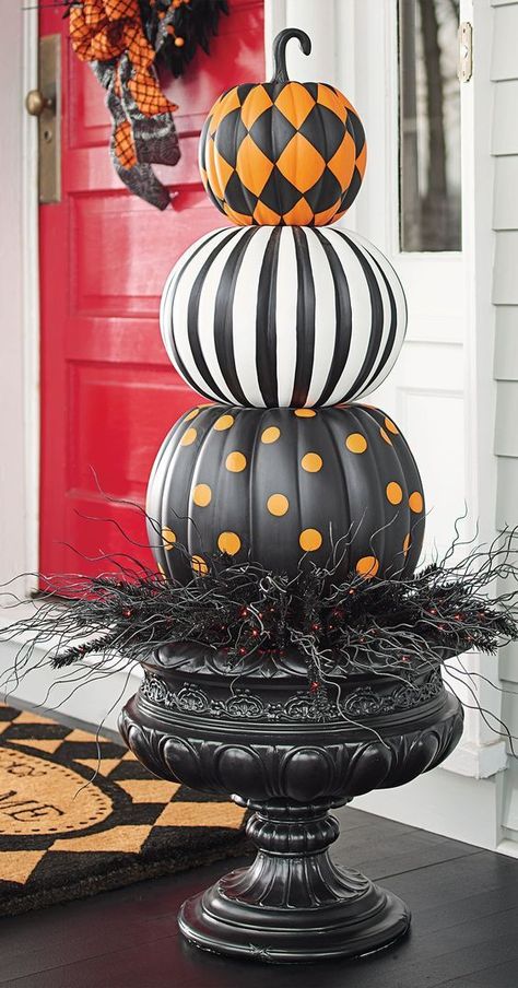 Dekorasi Halloween, Scary Halloween Decorations Diy, Halloween Decor Diy, Casa Halloween, Pumpkin Decorations, Labu Halloween, Pumpkin Topiary, Diy Halloween Decor, Adornos Halloween