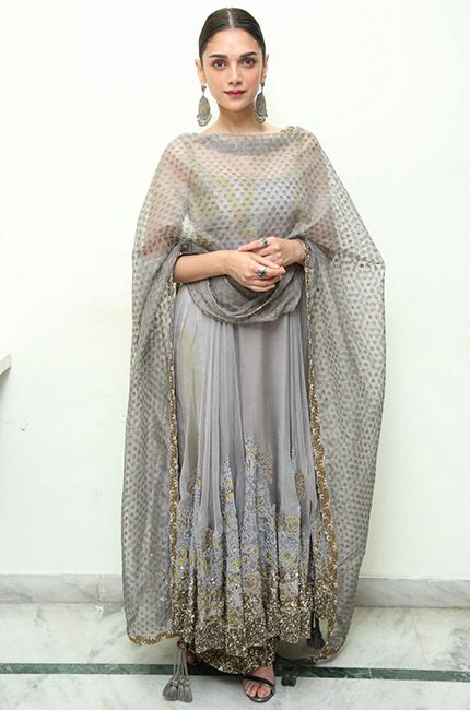 Aditi Rao Hydari Indian Outfits, Aditi Rao Hydari Indian, Traditional Dress Indian, Ethnic Wear Women, भारतीय दुल्हन संबंधी, Actress Dress, Grey Outfits, डिजाइनर कपड़े, Aditi Rao Hydari