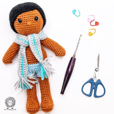 Easy Free Crochet Amigurumi Scarf Pattern and Tutorial Crochet Doll Scarf, Crochet Doll Clothes Free Pattern, Crochet Doll Clothes Patterns, Large Crochet Hooks, Double Crochet Decrease, Lion Brand Wool Ease, Crochet Doll Dress, Crochet Dolls Free Patterns, Tshirt Pattern