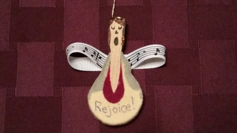 An ornament made from a piano hammer. Crafts From Piano Parts, Piano Hammer Art, Piano Key Crafts, Piano Hammers Repurposed, Piano Parts Repurposed, Piano Keys Repurposed, Piano Furniture, Piano Projects, Repurposed Pianos