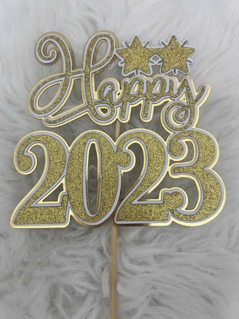 #2023 #happynewyear New Year Cake Topper, New Years Cake, New Year Cake, Cake Topper Ideas, New Year's Cake, Diy Cake Topper, Diy Cake, Cricut Ideas, Cricut Projects