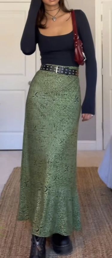 Long Green Skirt Outfit, Funky Sweaters, Green Skirt Outfit, Green Skirt Outfits, Long Green Skirt, Skirt Outfit, Green Skirt, Helpful Tips, Skirt Outfits