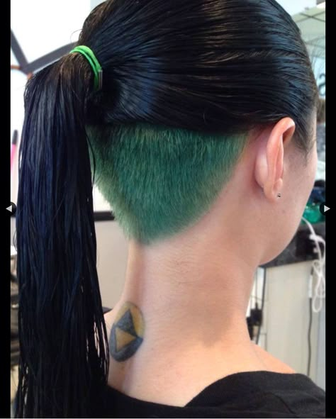 Green Undercut.... Maybe when my hair is longer 😉 Green Undercut Hair, Colored Undercut Hair, Dyed Undercut Women, Fem Undercut, Coloured Undercut, Hidden Undercut Short Hair, Undercut Colored Hair, Hidden Undercut Long Hair, Undercut Aesthetic