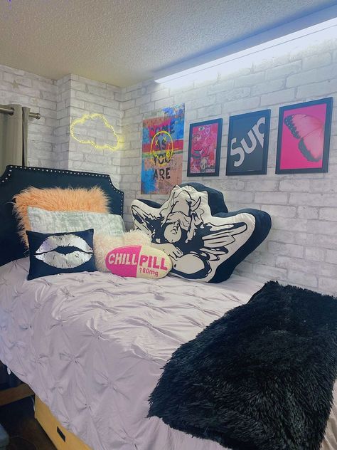 Room Inspo With Black Furniture, College Dorm Black Women, Hype Beast Dorm Room, Pink Hypebeast Room, Things Needed For College Dorm Room, Black And Pink Dorm Room Ideas, Hypebeast Dorm, College Dorm Room Ideas Black Women, Baddie Dorm Room