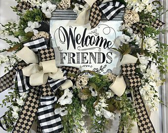 Black and Yellow Bumble Bee Spring and Summer Mesh Door Wreath Square Wreath, French Country Shabby Chic, Black Wreath, Wreath Project, Grapevine Wreaths, Christmas Mesh Wreaths, Summer Door Wreaths, Mesh Door, Restaurant Ideas