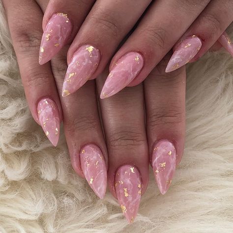 Pink Rose Quartz Nails, Rose Gold Leaf Nails, Pink And Gold Leaf Nails, Dusky Pink Nail Designs, Pink And Gold Flake Nails, Pink Gold Leaf Nails, Pink With Gold Flakes Nails, Pink Gold Nails Design, Rose Quartz Nails With Gold