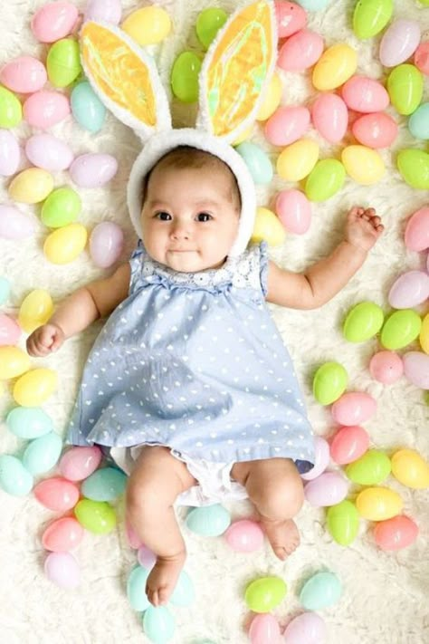 baby's first easter photo ideas (1) Baby Girl Photoshooting Ideas Easter, Baby April Photo Ideas, 6 Month Easter Pictures, Easter Maternity Photoshoot, Easter Monthly Pictures, Cute Easter Picture Ideas, Baby Easter Photoshoot Ideas, Baby March Photo Ideas, Easter Photography Ideas Baby