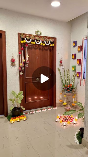 Simple Diwali Decorations At Home, Diwali Decorations At Home Entrance, Marigold Leaves, 2024 Diwali, Simple Diwali Rangoli, Door Flower Decoration, Easy Diwali Rangoli, Door Toran, Simple Flower Rangoli